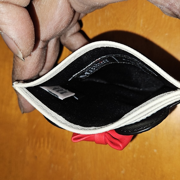 Kate Spade x Disney Minnie Mouse black and white card case with a red bow - Picture 4 of 4